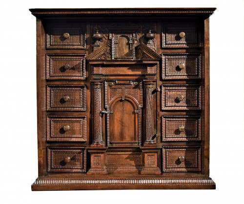 Cabinet Italien avec le front architectural de la Renaissance, fin du XVIe